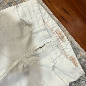 Like new Tory Burch White Cropped Skinny Jeans.  waist 27.  inseam 27
